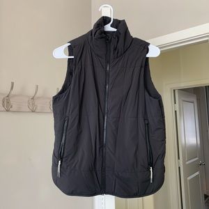 Vuori Canyon Insulated Vest in Black Size Small